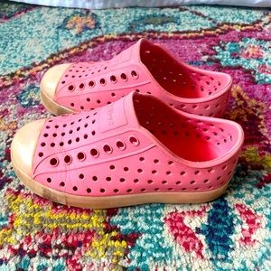 Natives Jefferson size 9. Glow in the dark!